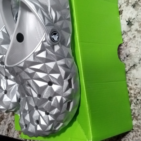 Crocs in silver/ Crocs women's size 9 - Picture 7 of 9